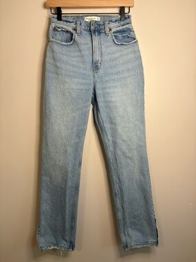 Women’s Abercrombie &Fitch Curve Love 90’s Straight Ultra High Rise Jean size 2S